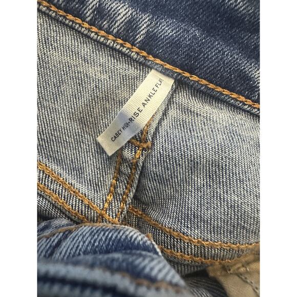 Rag & Bone Casey High Rise Flared Leg Jeans in Pebbles Wash Women's Size 31 - Picture 6 of 10